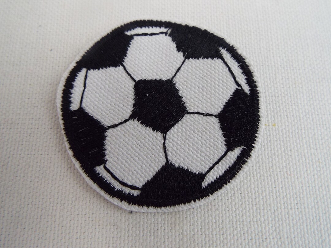 サッカーボールの刺繍入りアイロンパッチ - Etsy 日本