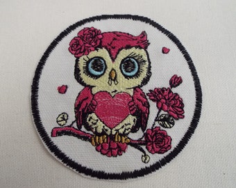 Roze uil geborduurde opstrijkpatch