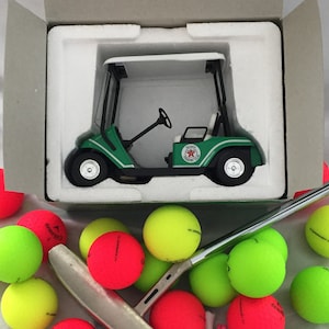 Texco Country Club 1998 限定版ゴルフ カート バンク。ダイキャスト メタル、ロック式コイン バンク。箱から取り出したことはありません。