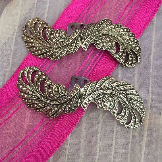 Embossed Metal Shoe Clips from the 60’s or 70’s. Teet… Gem