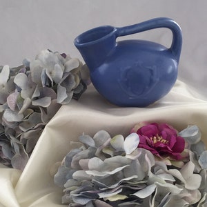 Redwing Keramik indischen Hochzeit-Stil Knospe Vase mit Matt Pulver blau Glasur. 1940er Jahre Vintage.
