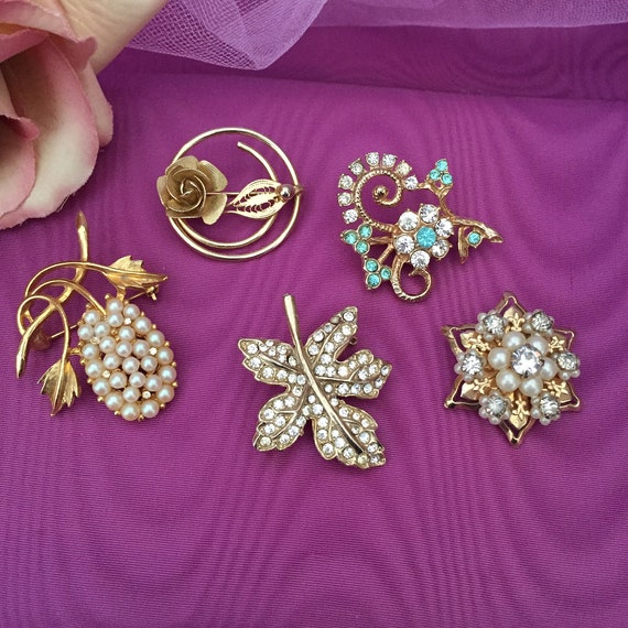 Costume Collection, Five Pins from 50’s, 60’s & 7… - image 2