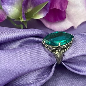 Art Deco Facettierter smaragdgrüner Glasring. Schöne sechszackige Glas Facettenschliff. Pinky Ring Gr. 54 Gestempelt Sterling.