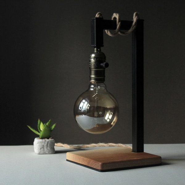 Lampe de bureau en métal de style industriel, lampe décorative pour cadeau, lampe de table en métal Edison unique, lampe cadeau personnalisée, cadeau de pendaison de crémaillère