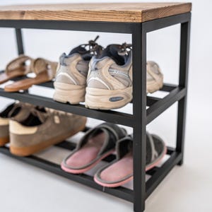 工業用金属と木材を使用した2段シューズベンチ：カスタムエントランスオーガナイザー