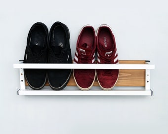 Sapateira de parede de metal feita à mão: prateleira de entrada de madeira industrial