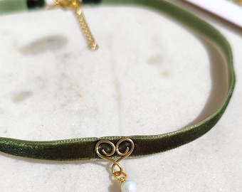 Green Velvet Choker Necklace: Freshwater Pearl, Non Tarnish Jewelry
