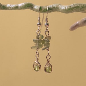 Brincos pendentes de peridoto, prata esterlina, cobre, brincos de arame artesanais antimanchas, presente de Natal para colega de quarto, presente para anfitriã de Ação de Graças
