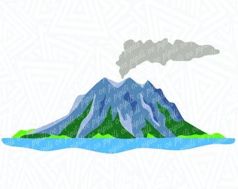 Op de afbeelding: Een digitale illustratie van een blauwe en groene berg met een grijze wolk erboven. De berg is omringd door een blauwe watermassa met groen gras aan de kust. De tekst "Follow Us On Instagram @e.pipili and on Facebook @Pipili 'Oe, LLC" staat bovenaan de afbeelding. De tekst "SVG | PNG | DXF | EPS | JPG" staat onderaan de afbeelding. De tekst "Commercial Use for Physical Products Only" staat onder de tekst van het bestandstype.