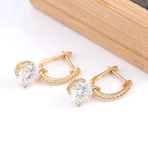 Zierliche Labradorit Diamant baumeln Creolen, Sterling Silber Creolen, Moissanite Charm Ohrring, Minimalist Tropfen Ohrring, Geschenk für sie