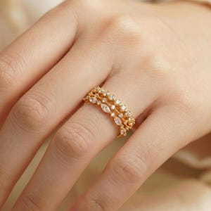 Conjunto de anillos apilables de oro de 14 quilates con diamantes cultivados en laboratorio, anillo minimalista y delicado de múltiples bandas, joyería nupcial, anillo de promesa, regalo de aniversario para ella.