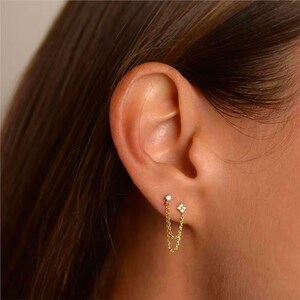 Pendientes de cadena de oro / Pendientes de doble perforación con moissanita de diamante de laboratorio, delicadas joyas de novia de oro / Regalo para ella / Estilo minimalista