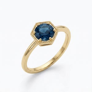 Massief gouden blauwe saffier zeshoek ring, minimalistische geometrische verlovingsring, ring set ronde saffier ring, unieke stapelbare beloftering