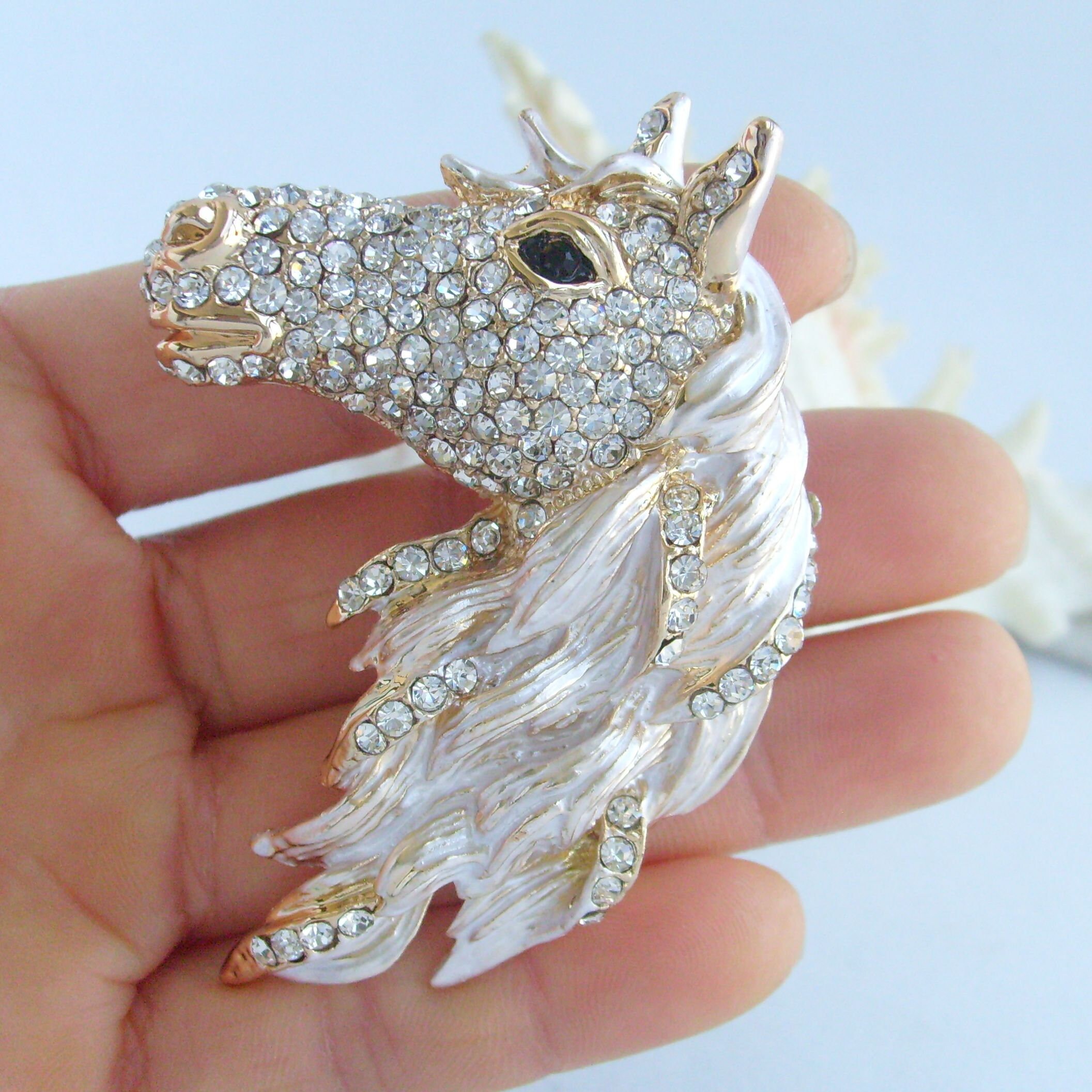 Horse brooches and pins deals