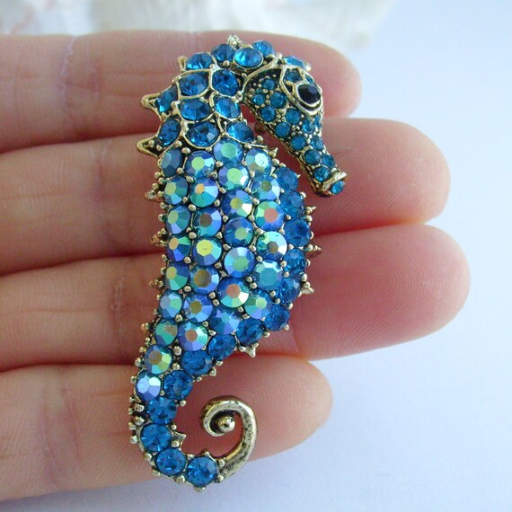 Seahorse brooch pin deals