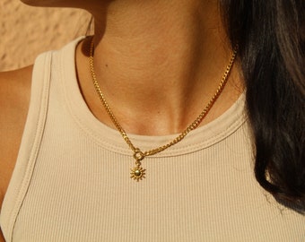 Halskette aus Edelstahl mit Sonnenanhänger | vergoldet (kein Verfärben) | Damenhalskette | Cuban Curb, 3mm | Karabiner-Verschluss Detail