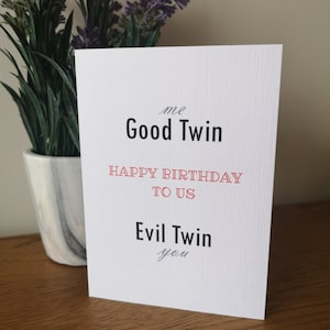 Zwillings-Geburtstagskarte, Zwillings-Grußkarte, Zwillingskarte, Zwillingsgeschenk, alles Gute zum Geburtstag Zwilling, Zwillingsschwester, Zwillingsbruder, guter Zwilling/schlechter Zwilling. Zwillingskarte