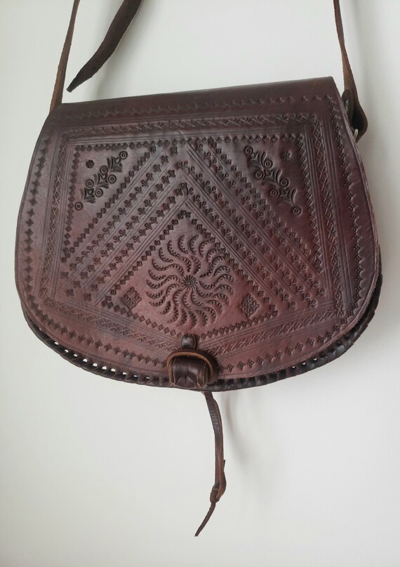 Vintage 70s tooled leather crossover crossbody sh… - image 2