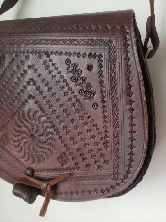 Vintage 70s tooled leather crossover crossbody sh… - image 5