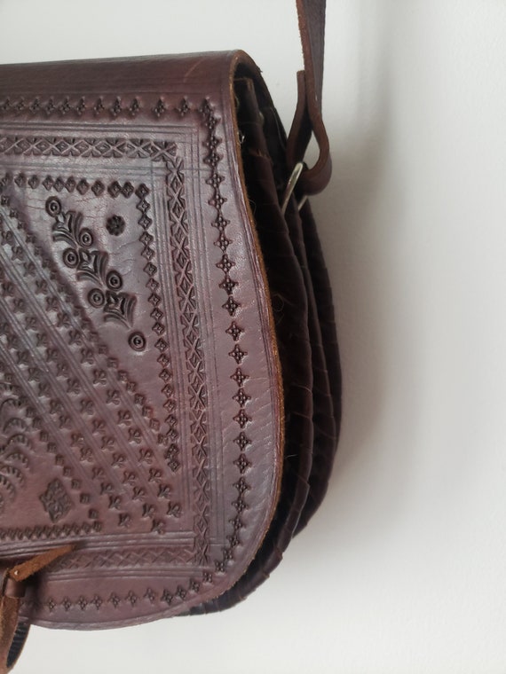 Vintage 70s tooled leather crossover crossbody sh… - image 7