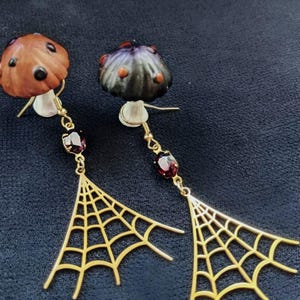 Gothic Spinnennetz Ohrringe, Viktorianische Ästhetik, Glasstein, Vampir, Whimsigoth