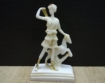 Statua di Artemide in alabastro fatta a mano: dea greca della caccia (15,9 cm)