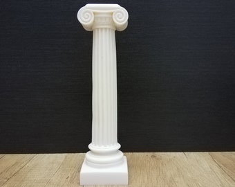 Handgefertigte Alabaster Ionische Säulenskulptur: Griechische Architektur Dekor (22 cm)