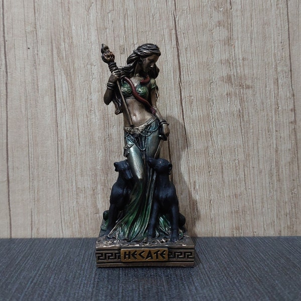 Hécate, déesse de la magie 8,7 cm - 3,42 pouces Mythologie grecque antique Détails uniques Bronze Mini Statue Couleur Livraison gratuite - Numéro de suivi gratuit