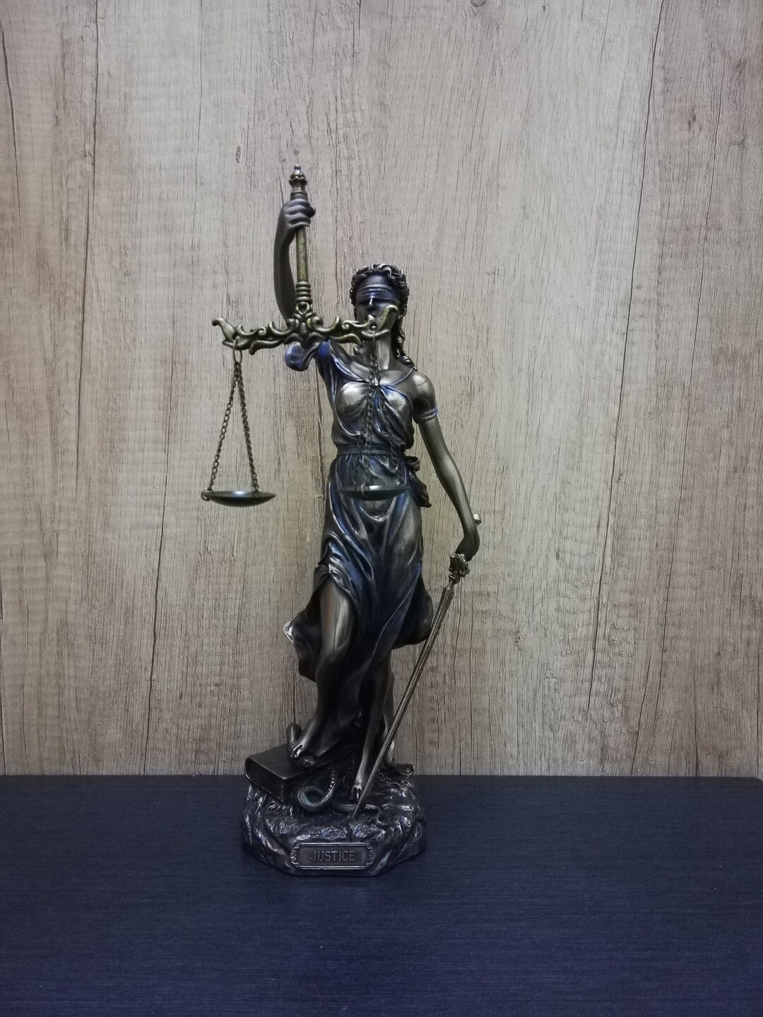 テミス像：ギリシャの正義の女神、ブロンズ仕上げ（12.20インチ