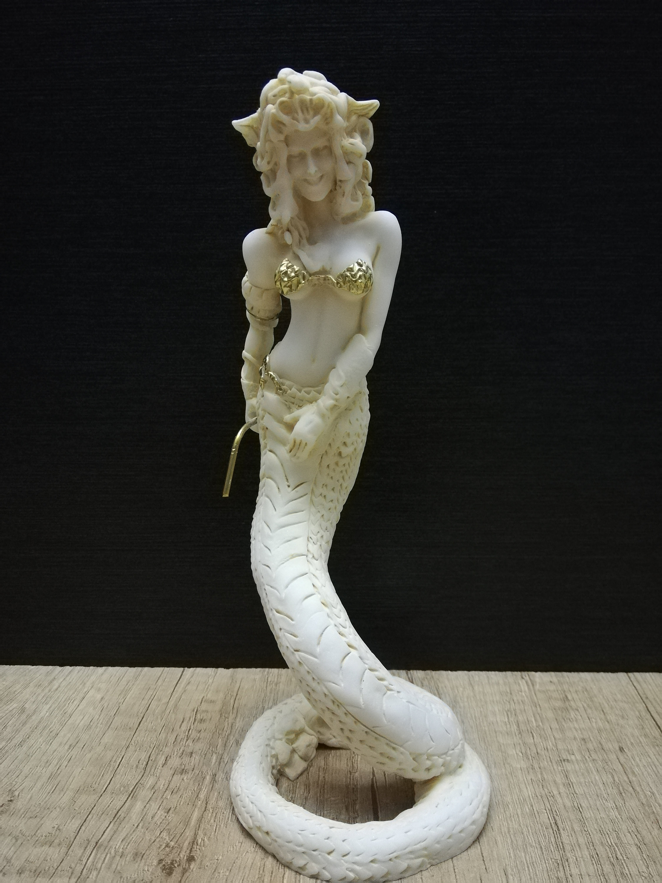 手作りアラバスター製メデューサ彫刻：ギリシャ神話の芸術 - Etsy 日本