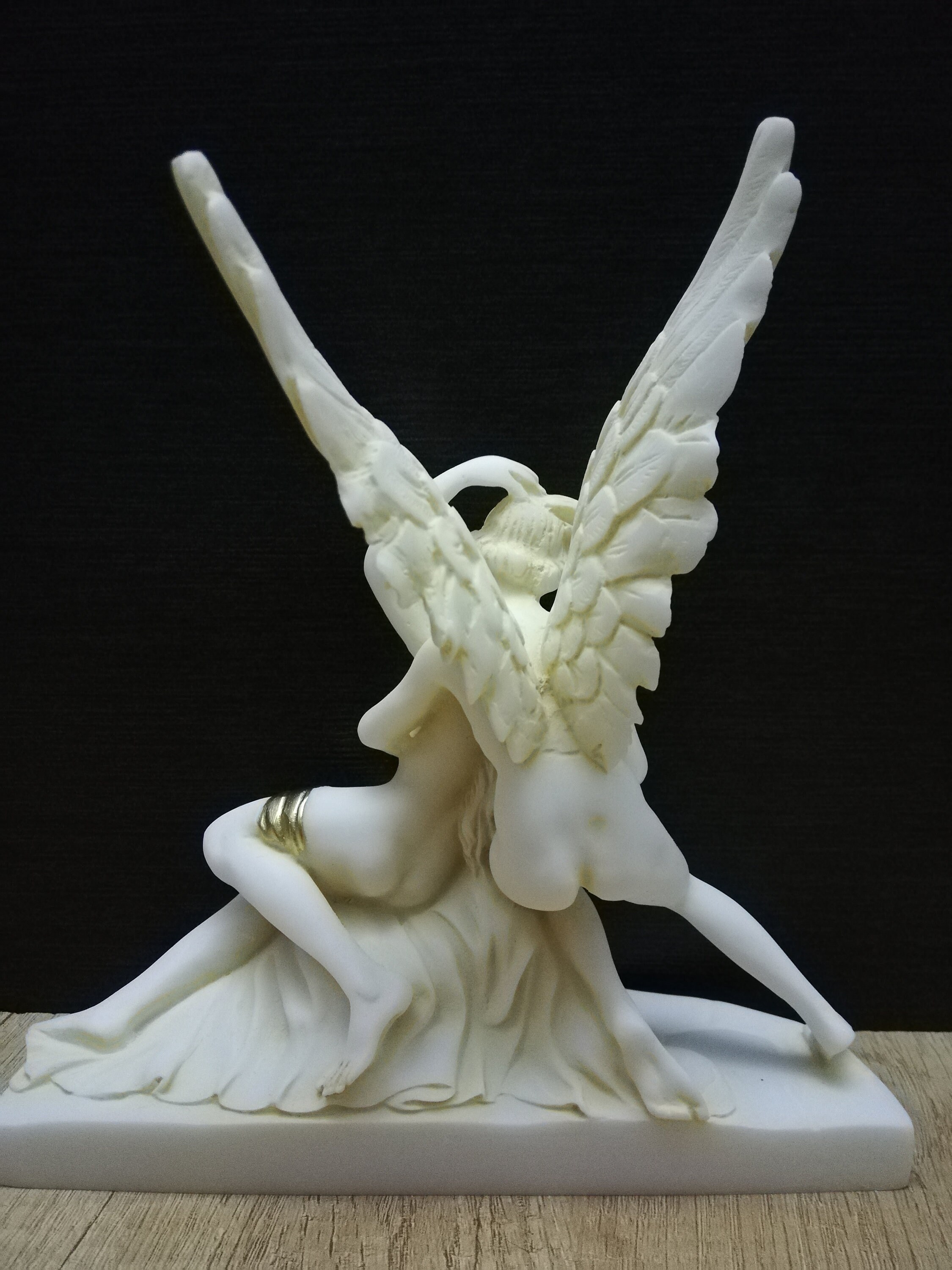キューピッドとプシュケの彫刻：手作りのアラバスター鋳造ギリシャ像