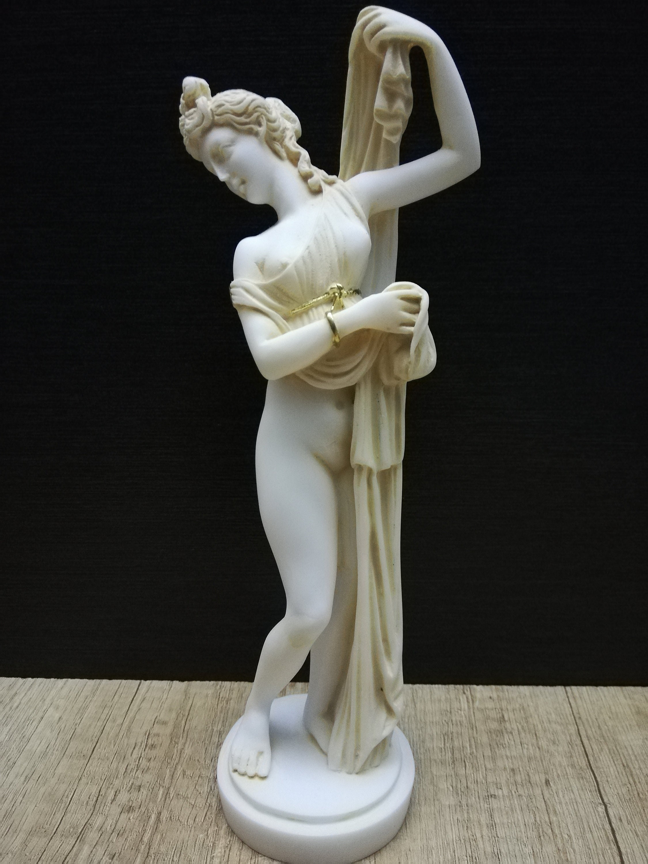 アフロディーテ・カリピュゴス像：ギリシャの女神アラバスター彫刻