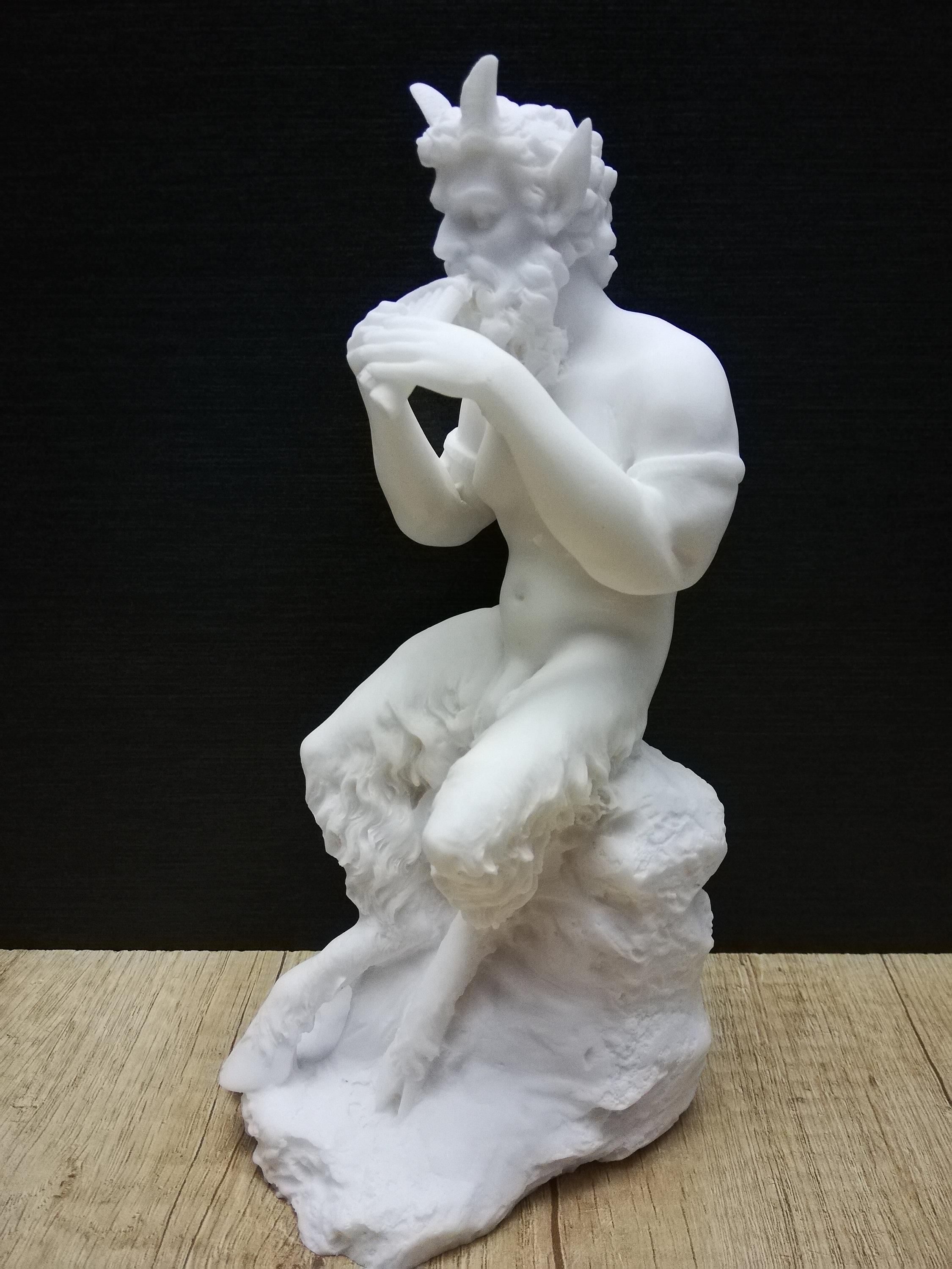 手作りアラバスター製サテュロス像：パン・ファウヌス、ギリシャ