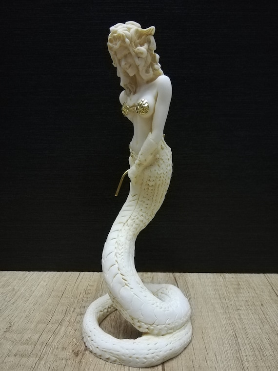 手作りアラバスター製メデューサ彫刻：ギリシャ神話の芸術 - Etsy 日本
