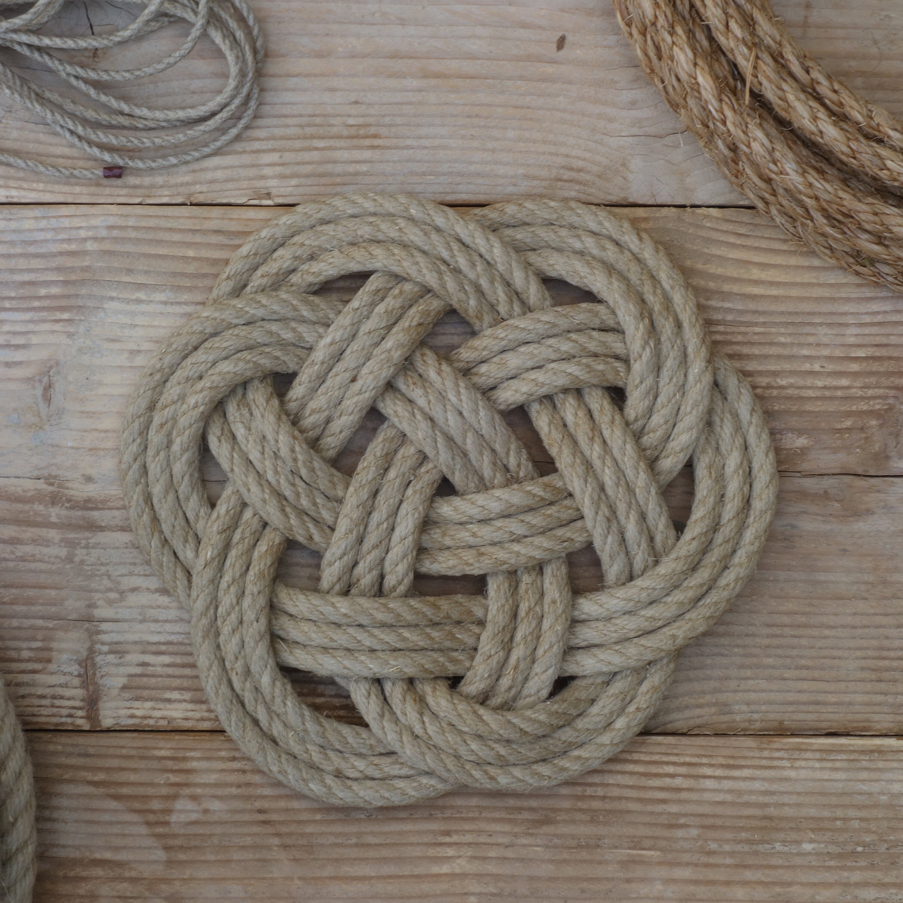 Dessous de Plat en Corde Naturelle Chanvre, Fait Main, Aspect Rustique, Marin