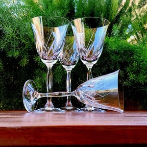 Set of 4 Modern Laser Cut Rim 24 Oz Wine Glasses Made of Crystal