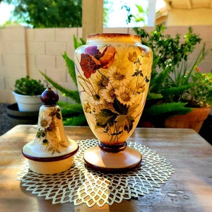 19&quot; VASE With Lid Hand Painted Porcelain Floral Daisys Lily Motif