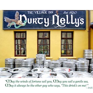 Cartão de aniversário de Durty Nelly, cartão de aniversário de pub irlandês, cartão de torrada irlandês, "Que os ventos da fortuna naveguem em você." Brinde "Esta bebida é por minha conta"