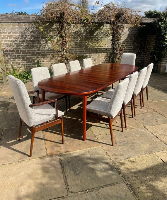 Archie shine dining online table