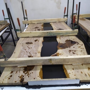 Mesa de resina epoxi, mesa de comedor a medida, mesa de comedor, mesa con borde natural, mesa de cocina de resina epoxi, mesa de comedor de resina epoxi a medida imagen 10