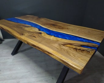 Mesa de comedor River con borde natural de epoxi: mesa de cocina de madera personalizada