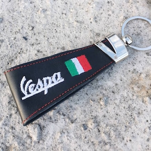 Vespa keyring, Handmade Italy thick tanned leather Embroidered Vespa and Italian Flag Mods Piaggio