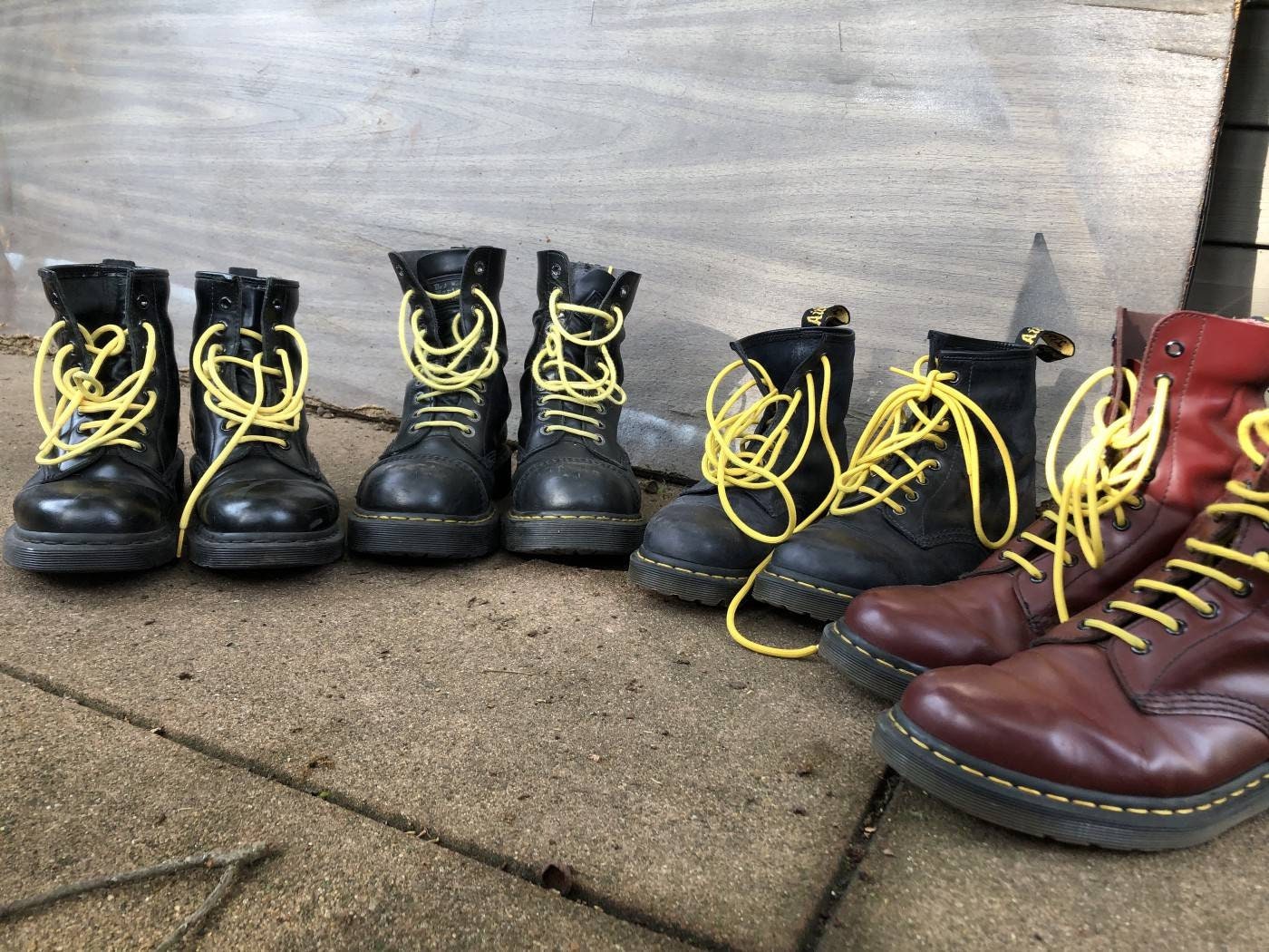 Duftend Versuch Waffenkammer rote doc martens gelbe schnürsenkel Feuer