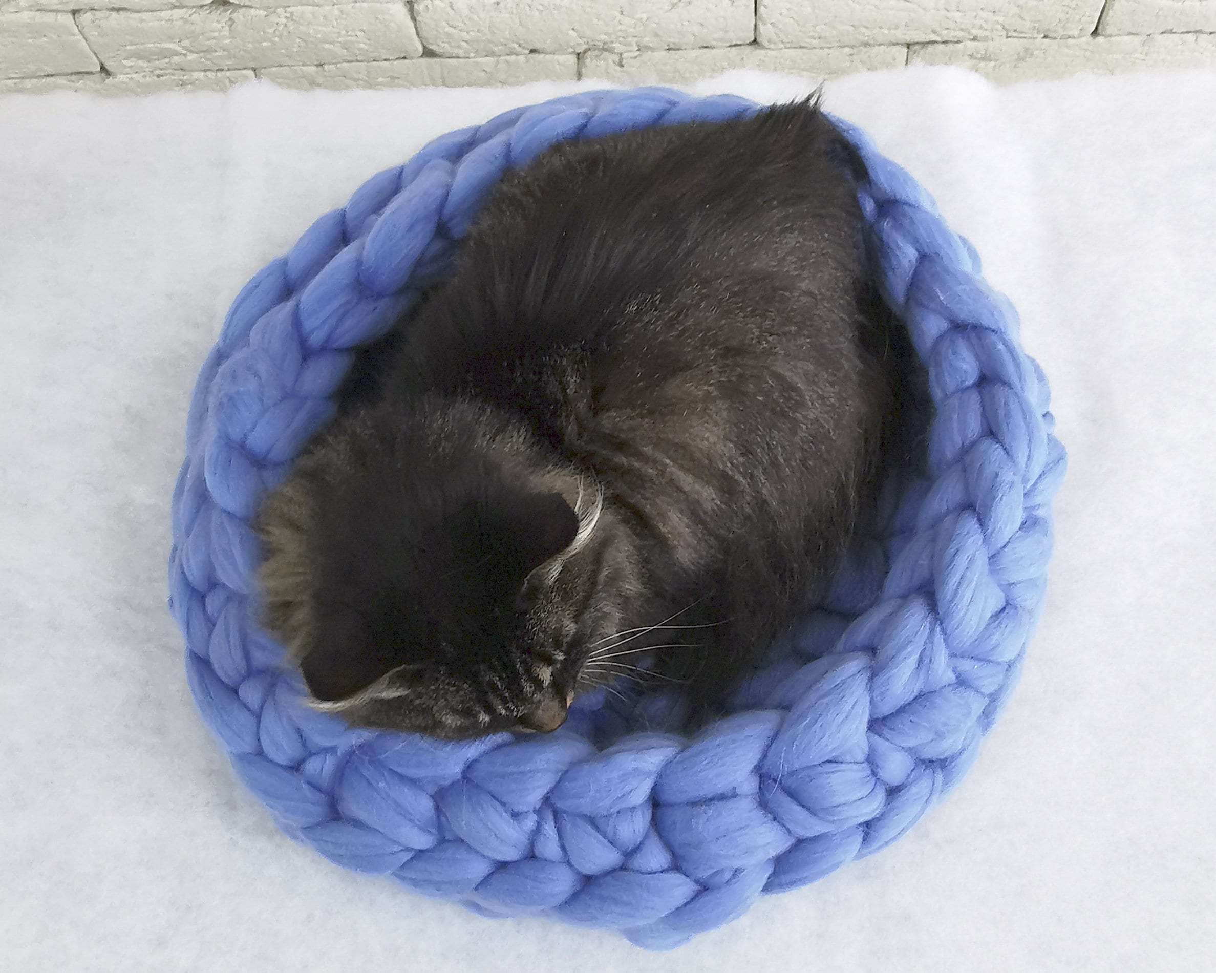 Cat bed wool Chunky knit pet bed Round cat bed Small dog Etsy