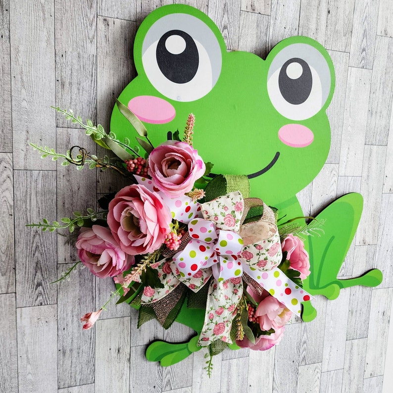 Frog Wooden Door Hanger With Flowers, Whimsical Housewarming Gift - Etsy