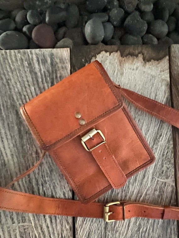 RAVEN Leather Shoulder Bag