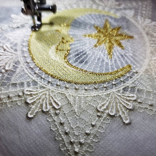 Deux modèles de décoration de Noël FSL Lune céleste avec une étoile. Conception de broderie de machine. Broderie de dentelle.