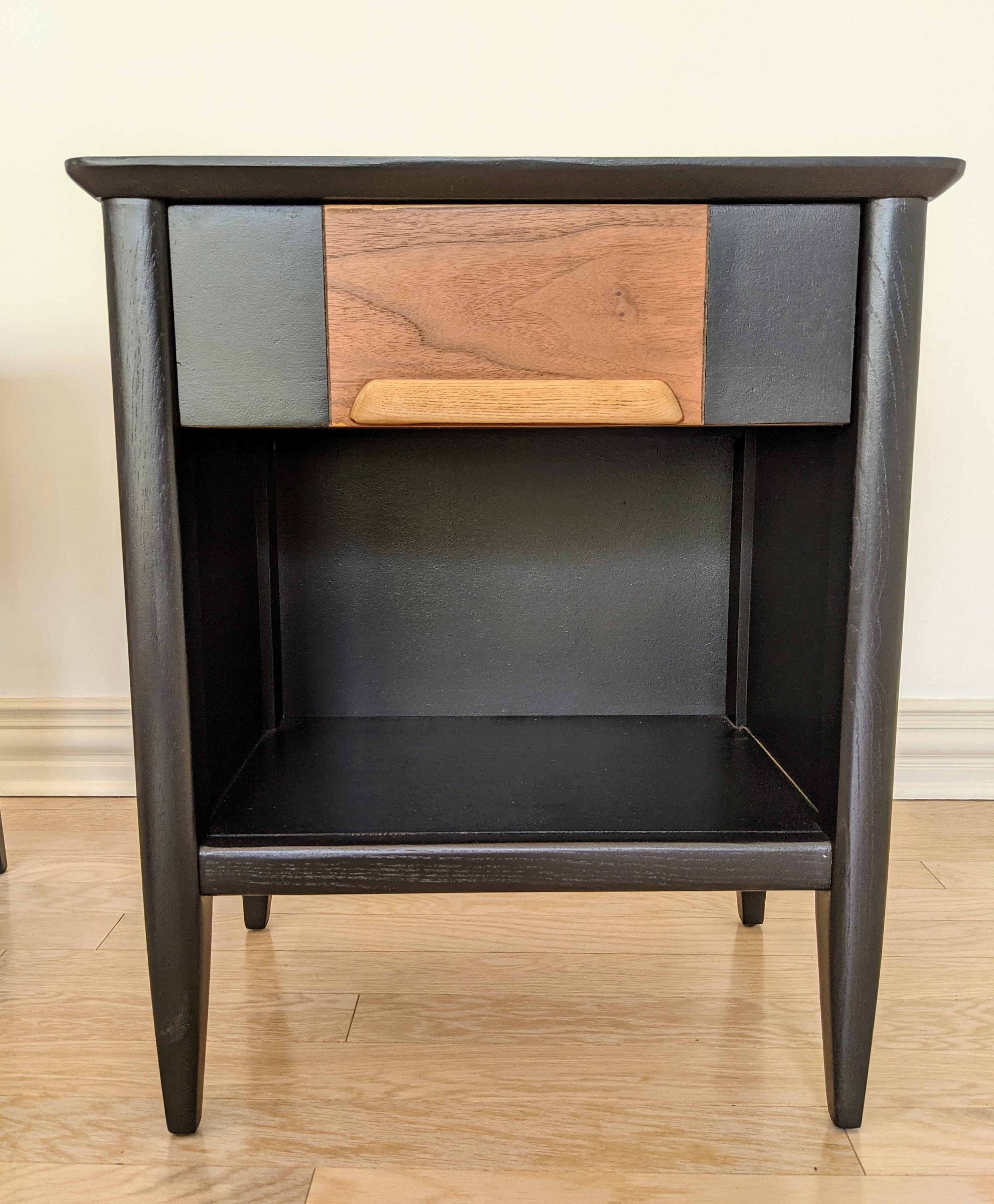 Stanley vintage nightstand deals