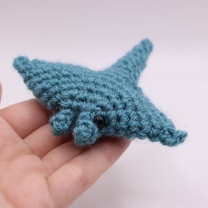 Manta Ray Crochet Pattern - No Sew // Digital PDF for Beginners // UK and US Terminology | MyQueerGifts