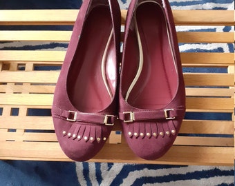 Wine coloured ballerina pumps with bar and tassel detail, size 8